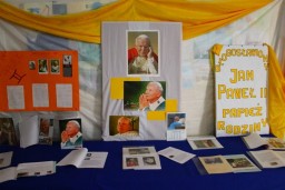 Wystawa z okazji Dnia Papieskiego 