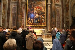 Msza święta dla chętnych na grobie Jana Pawła II 